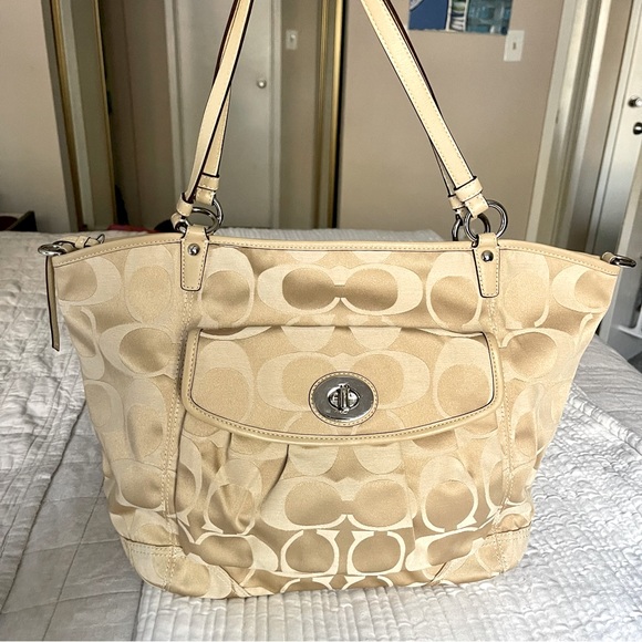 COACH Signature 'Leah' Canvas Tote Cream - Picture 3 of 9